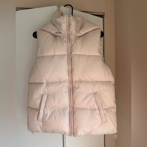 Gap heavyweight puffer vest in an off-white color with detachable oversized hood